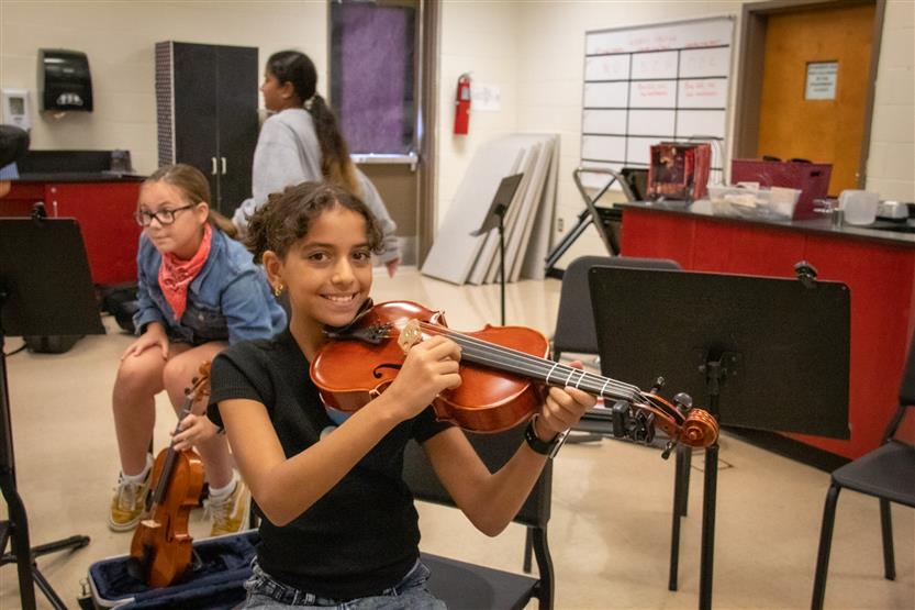 A student plays the violin